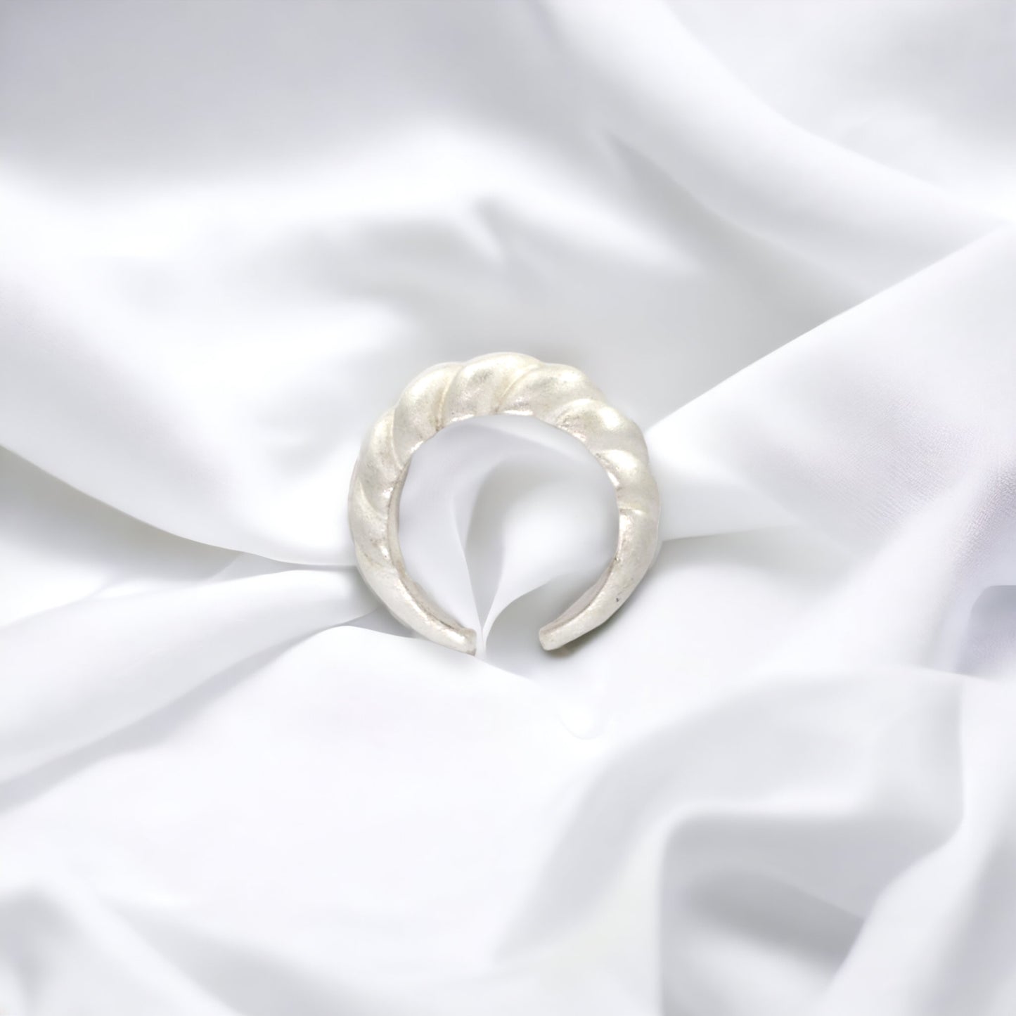 Anel Twirl espiral prata 980 stacking – Fortes Jewellery