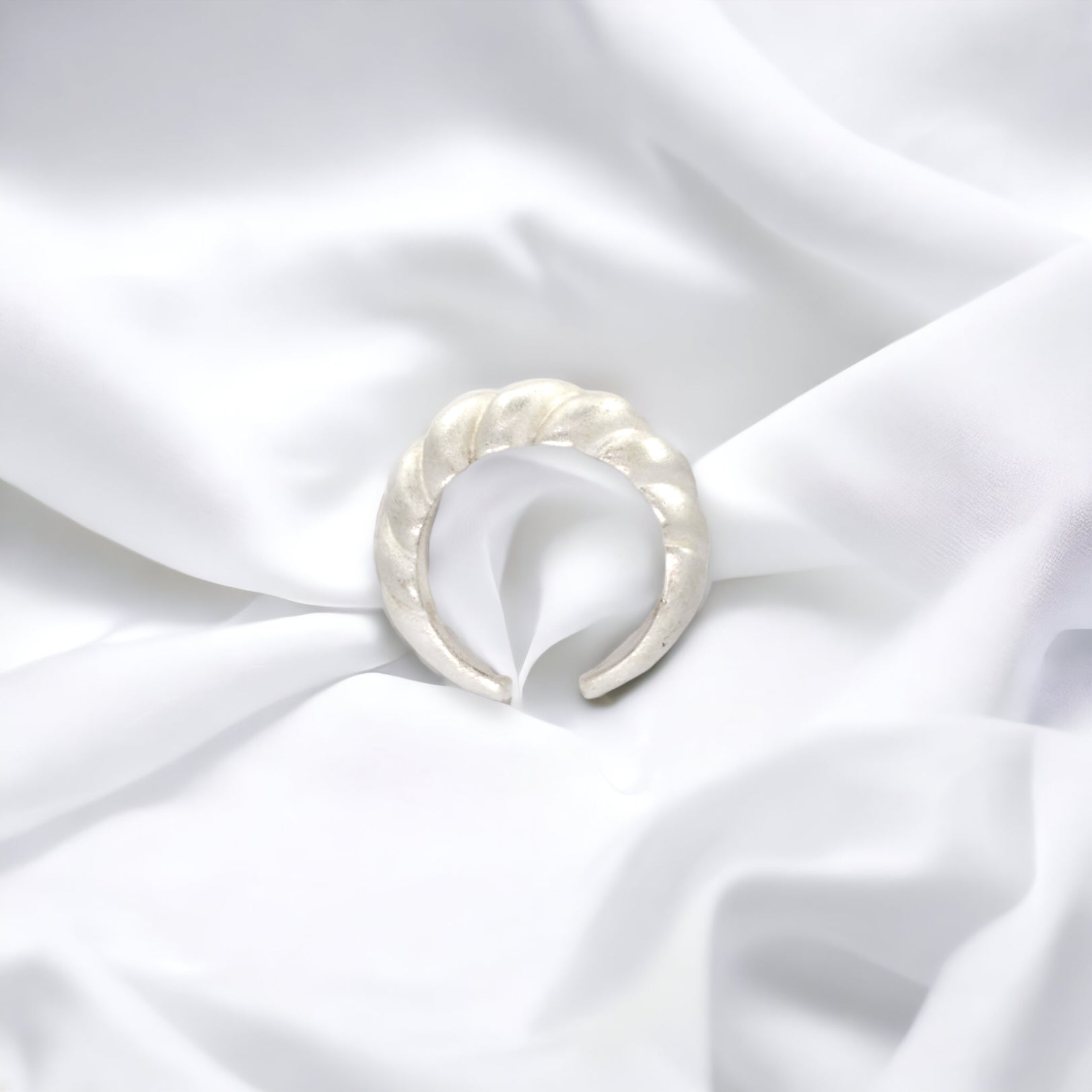Anel Twirl espiral prata 980 stacking – Fortes Jewellery