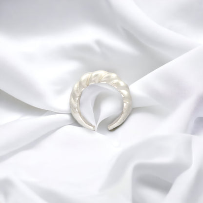 Anel Twirl espiral prata 980 stacking – Fortes Jewellery