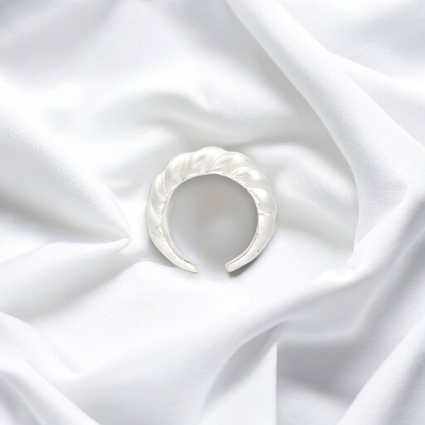 Anel Twirl espiral prata 980 stacking – Fortes Jewellery