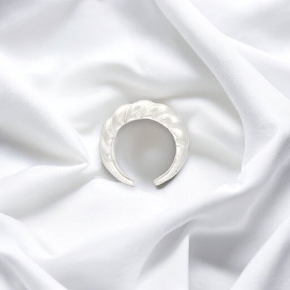 Anel Twirl espiral prata 980 stacking – Fortes Jewellery