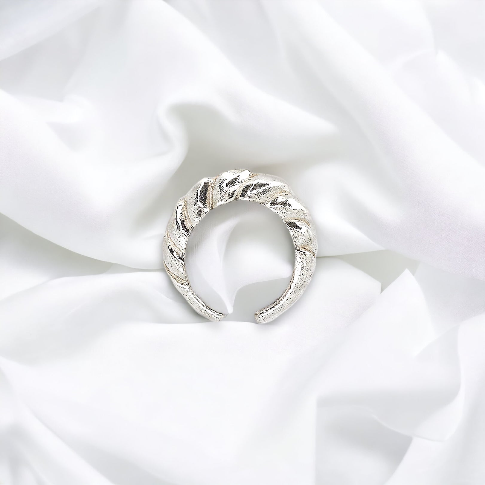 Anel Twirl espiral prata 980 stacking – Fortes Jewellery