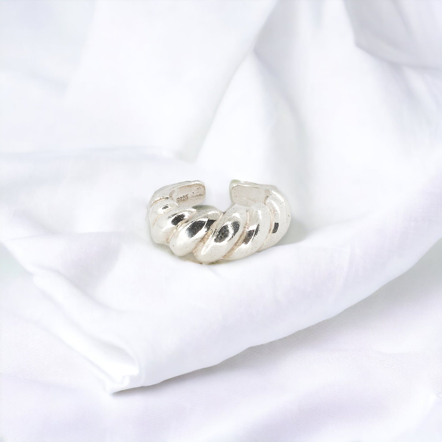 Anel Twirl espiral prata 980 stacking – Fortes Jewellery