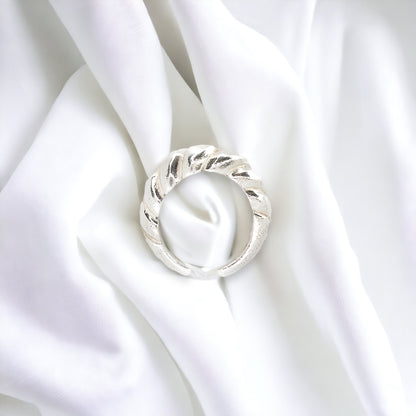 Anel Twirl espiral prata 980 stacking – Fortes Jewellery